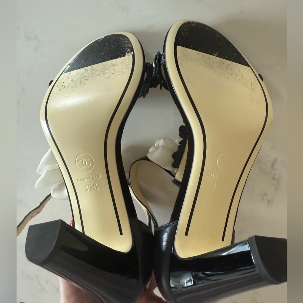 🦋CHANEL Camellia T-strap sandals 🦋 - Picture 11 of 13